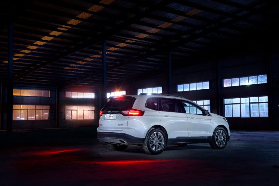  Ford Edge Titanium 2015 года  (CN) (фото 7 из 18)